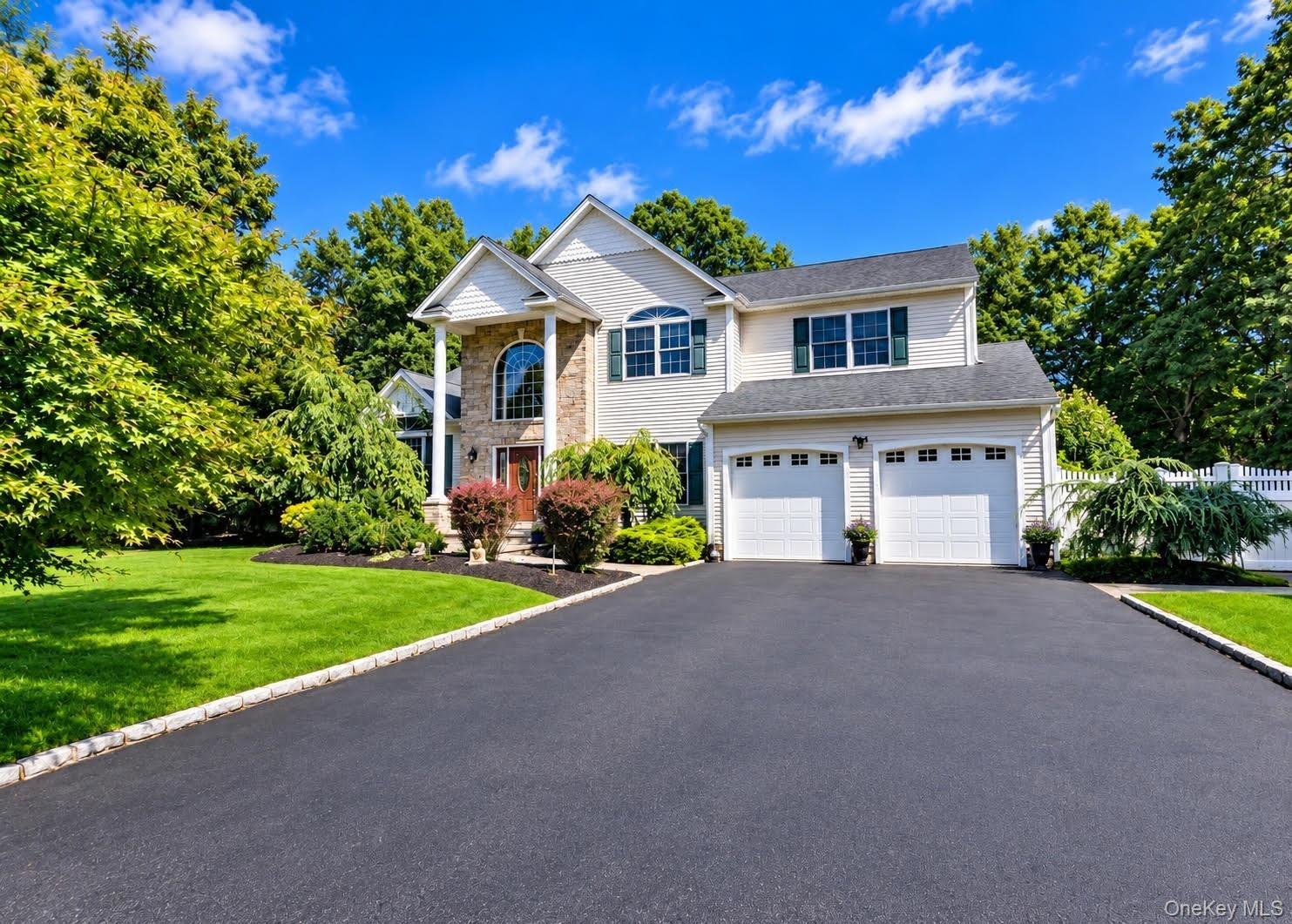Keystone Ct, Smithtown, NY 11787