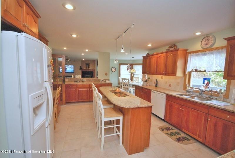 Lakeview Dr, Scranton, PA 18505