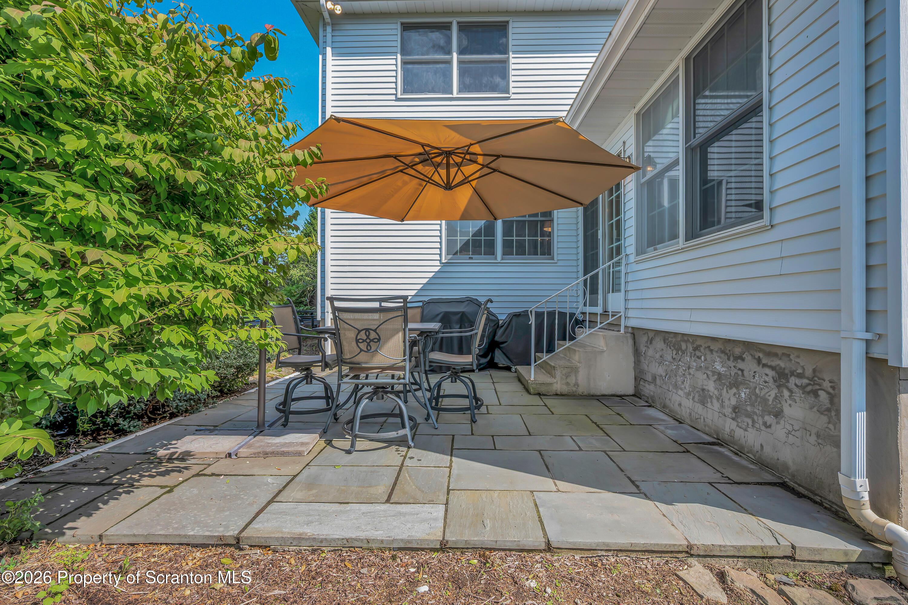 Sean Dr, South Abington Township, PA 18411