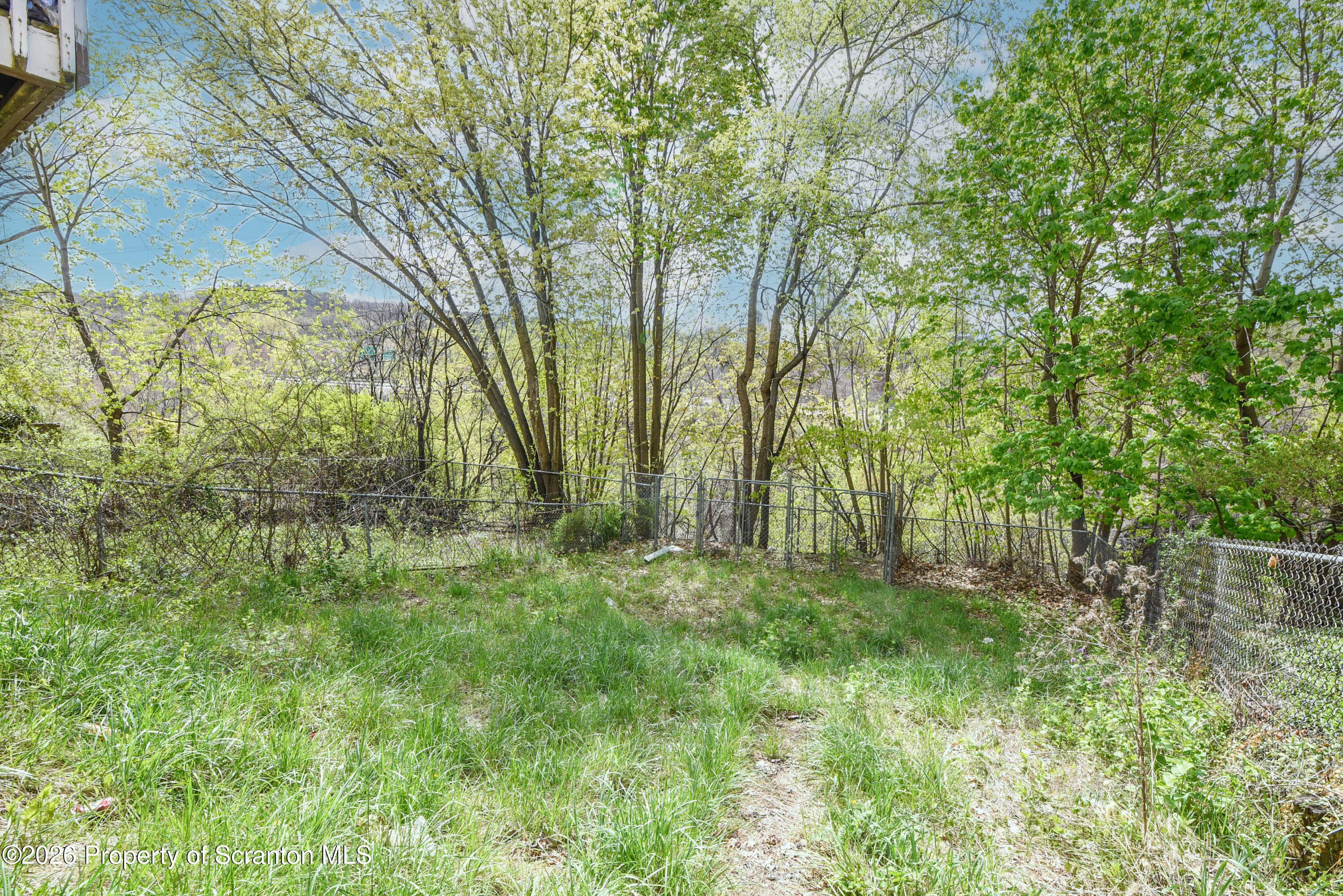 Roselynn St, Scranton, PA 18510