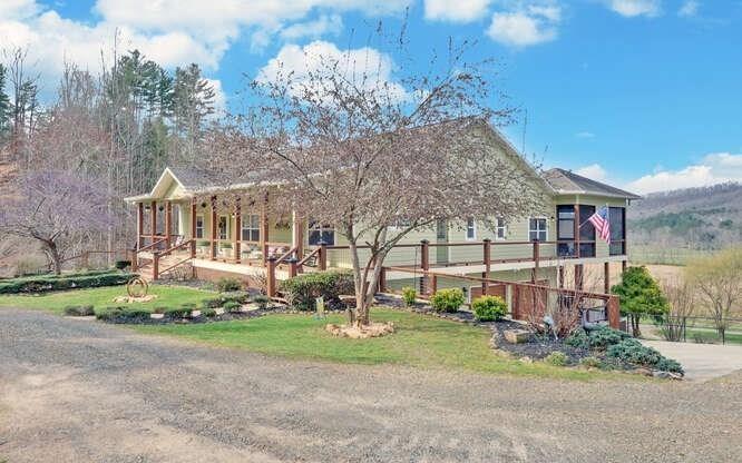 Barefoot Rd, Hiawassee, GA 30546