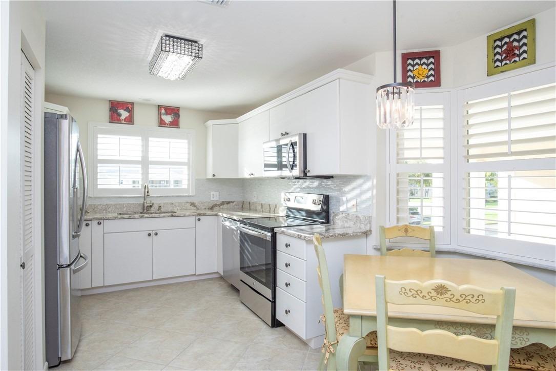 E Lake Jasmine Cir, Vero Beach, FL 32962