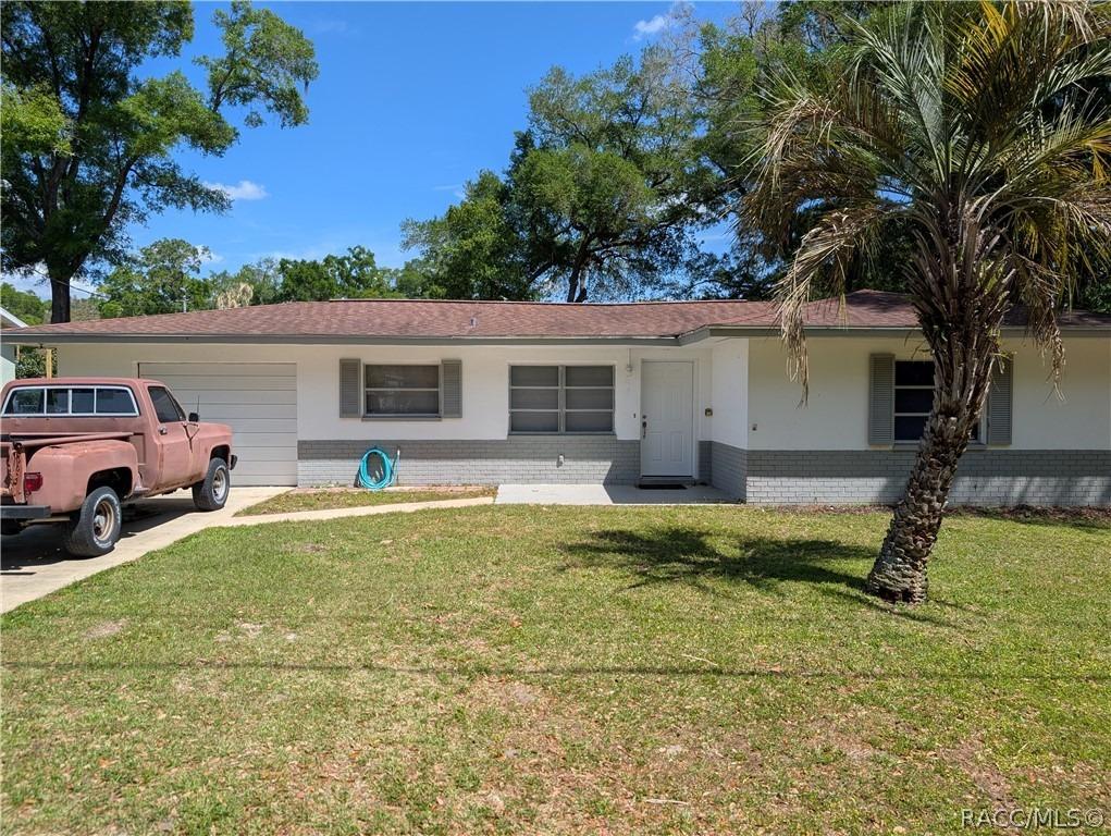 S College Ave, Inverness, FL 34452
