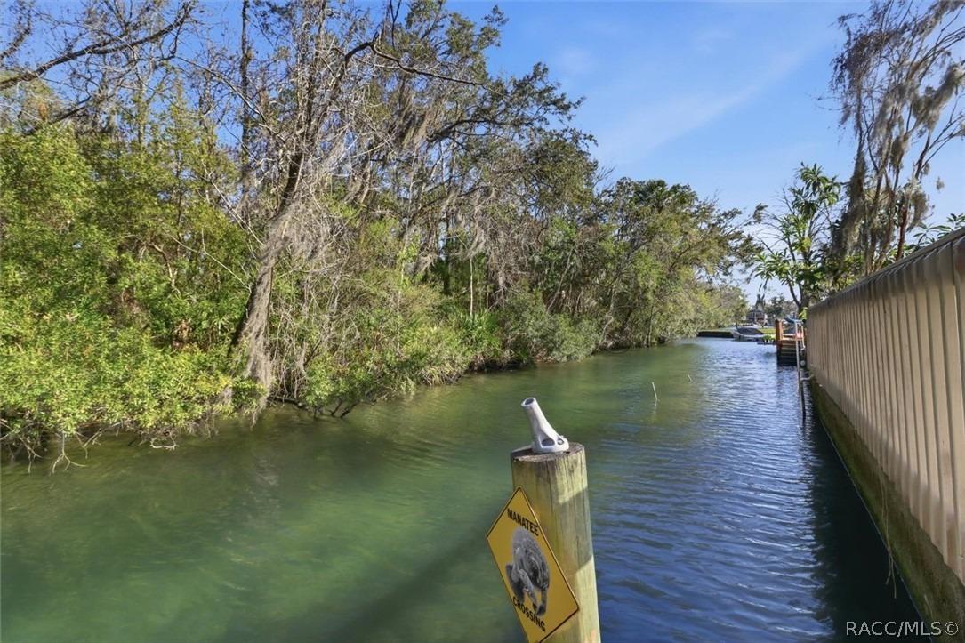 Se 5th Ave, Crystal River, FL 34429