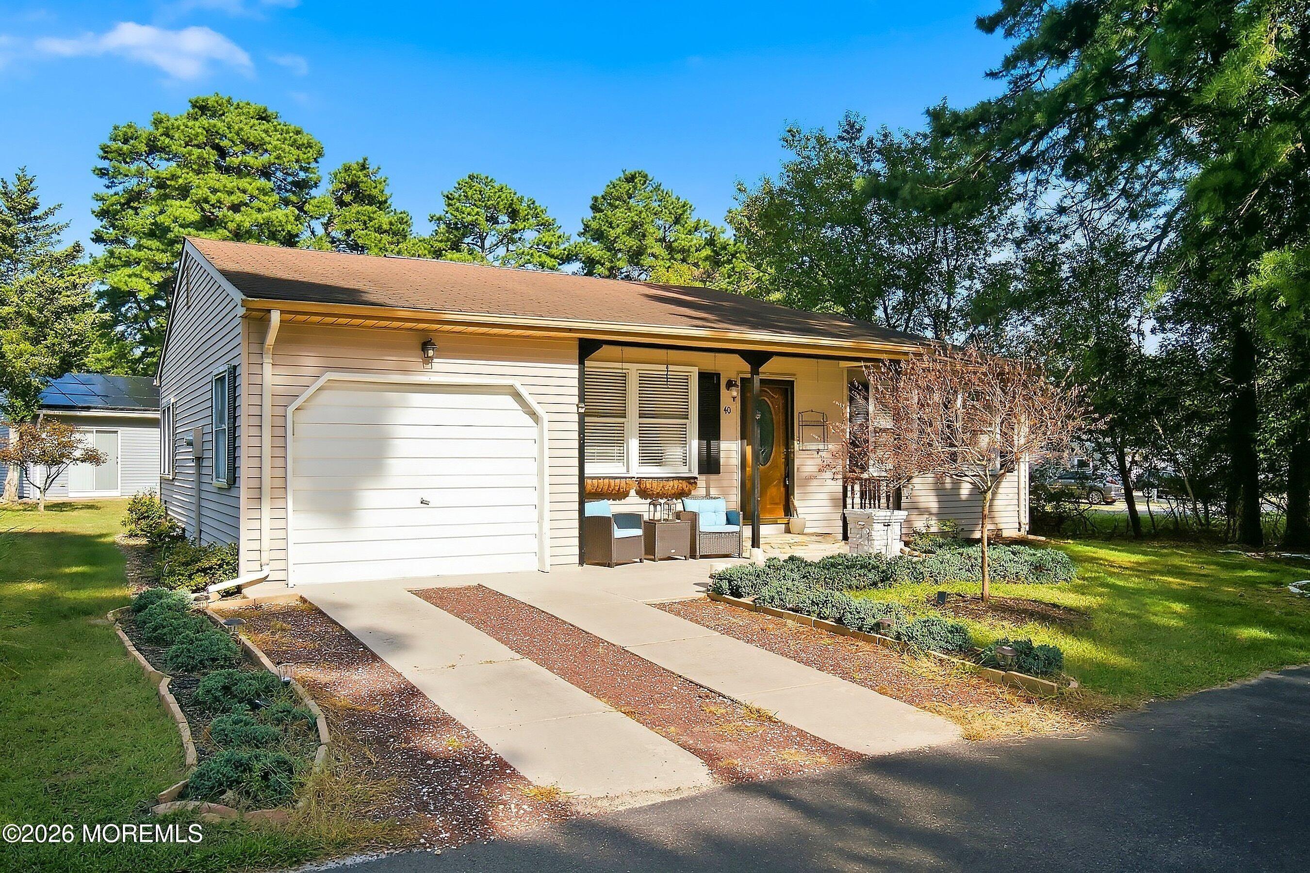 Hummingbird Ln, Whiting, NJ 08759