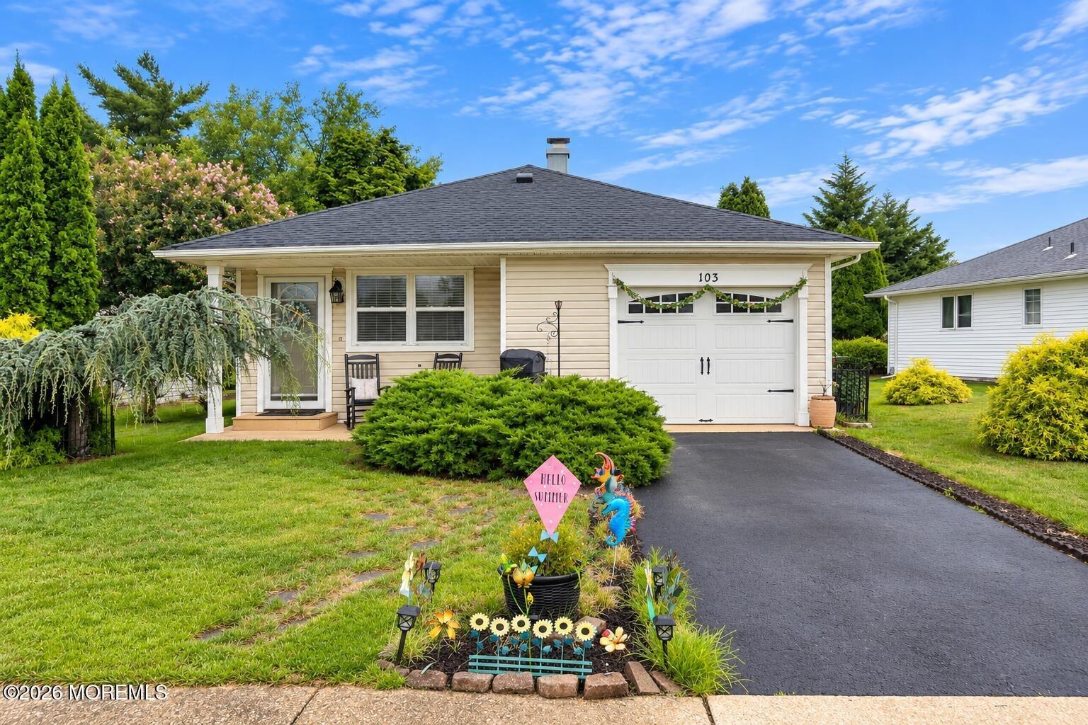 Guadeloupe Dr, Toms River, NJ 08757