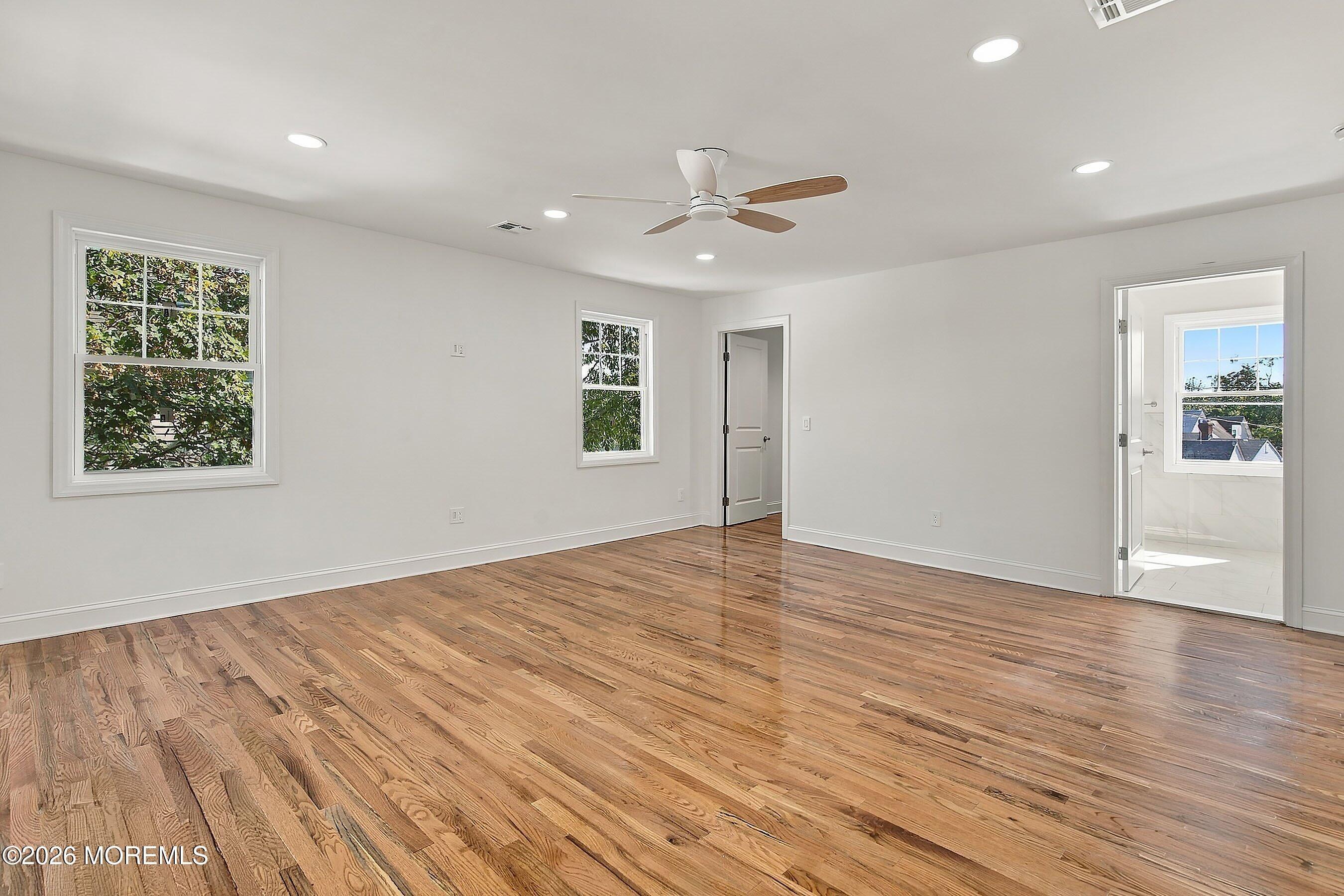 Hamilton Ave, Leonardo, NJ 07737