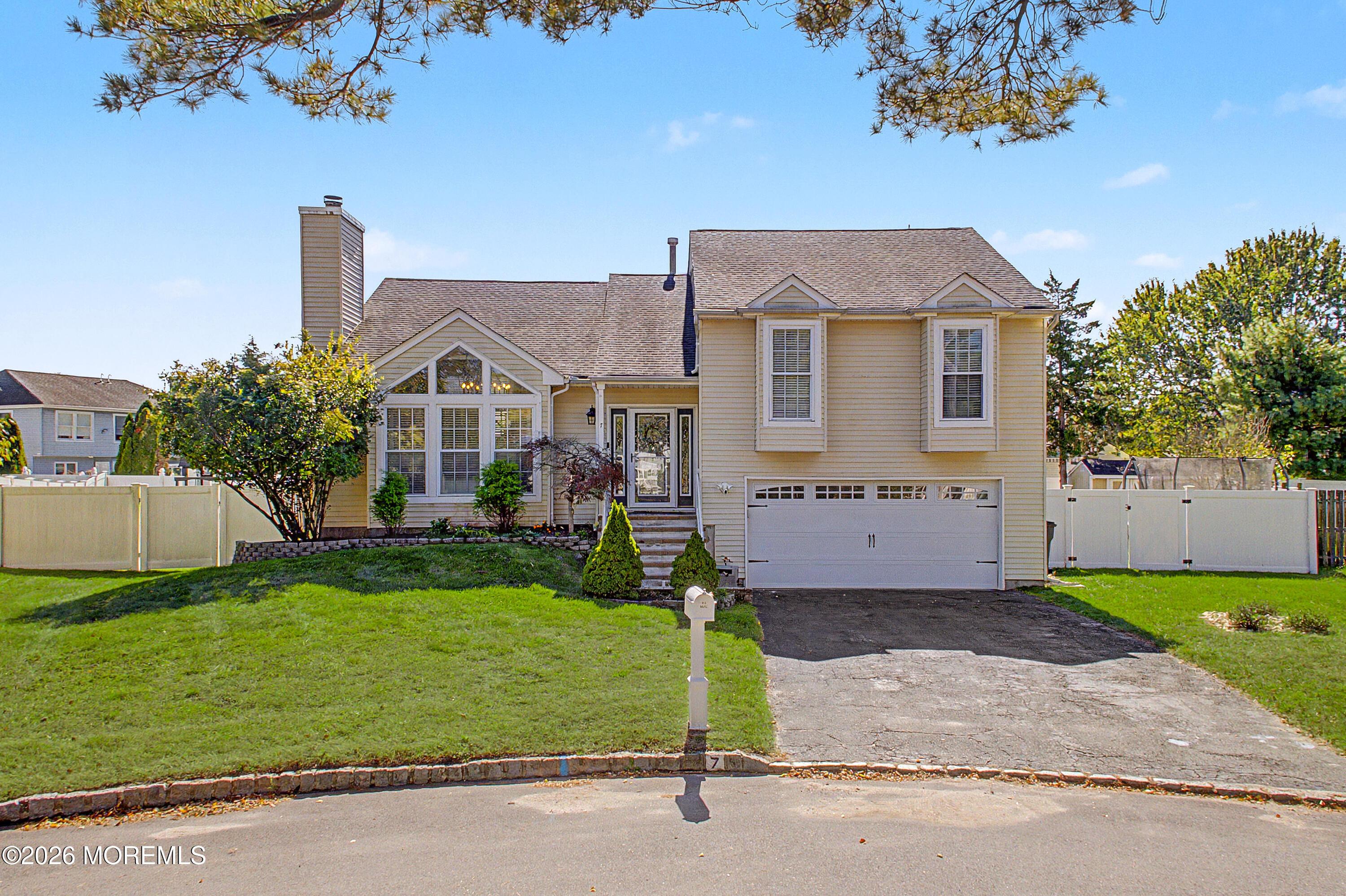 Lindner Ln, Howell, NJ 07731