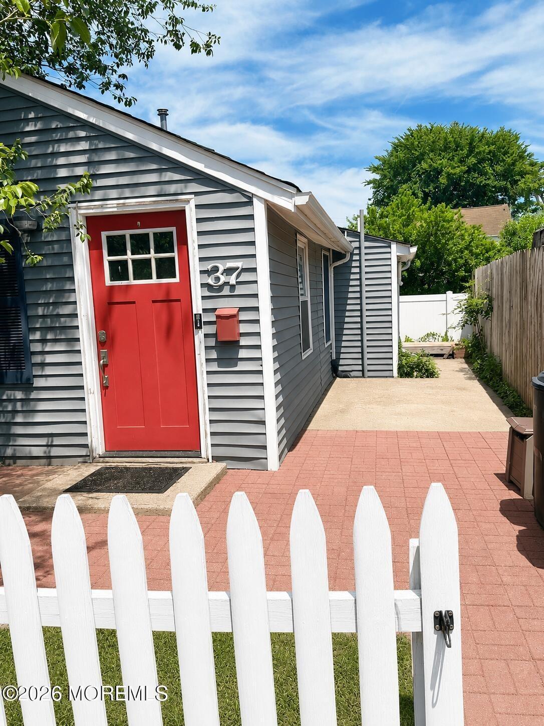 Myrtle Ave, Keyport, NJ 07735