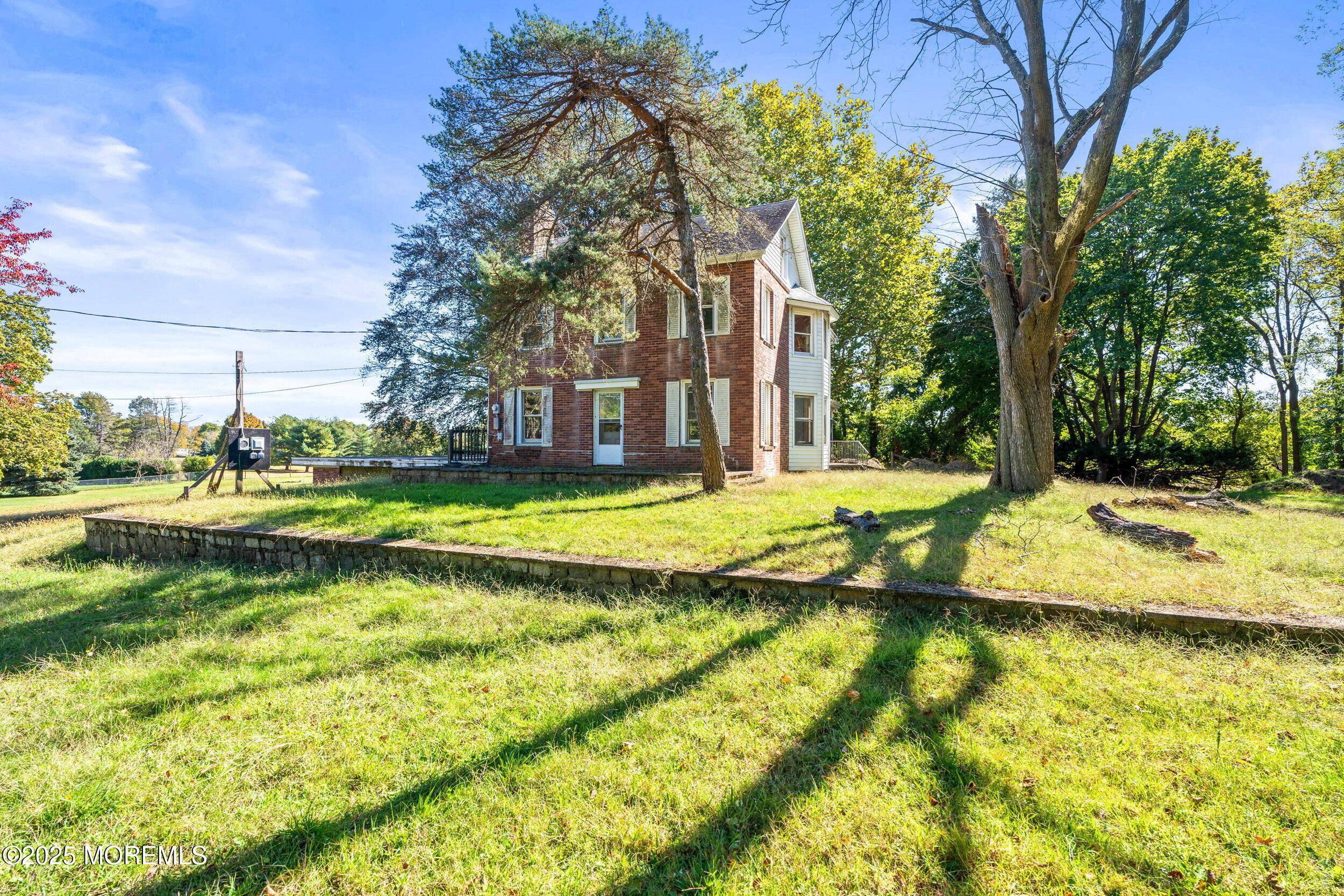 Reynolds Dr, Eatontown, NJ 07724