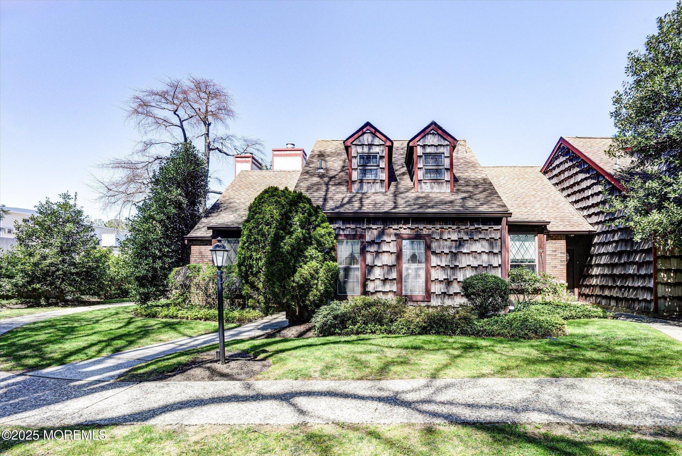 Cheshire Sq, Little Silver, NJ 07739