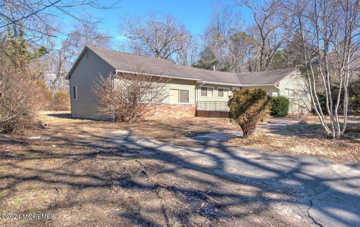 W 5th St, Howell, NJ 07731
