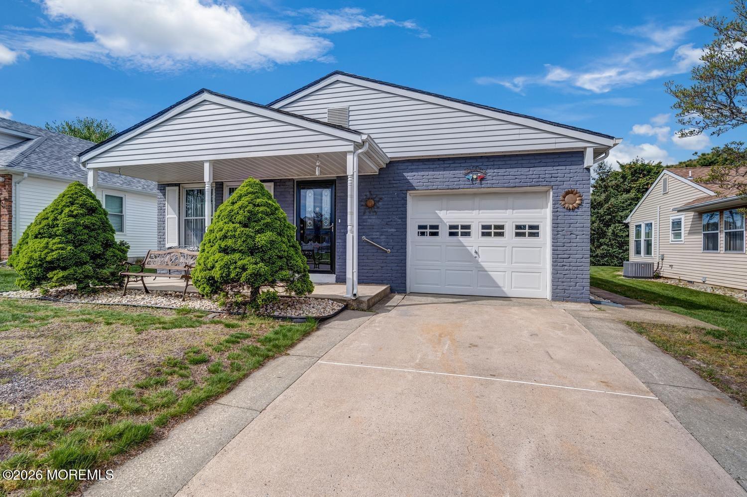 Trent Dr, Toms River, NJ 08757
