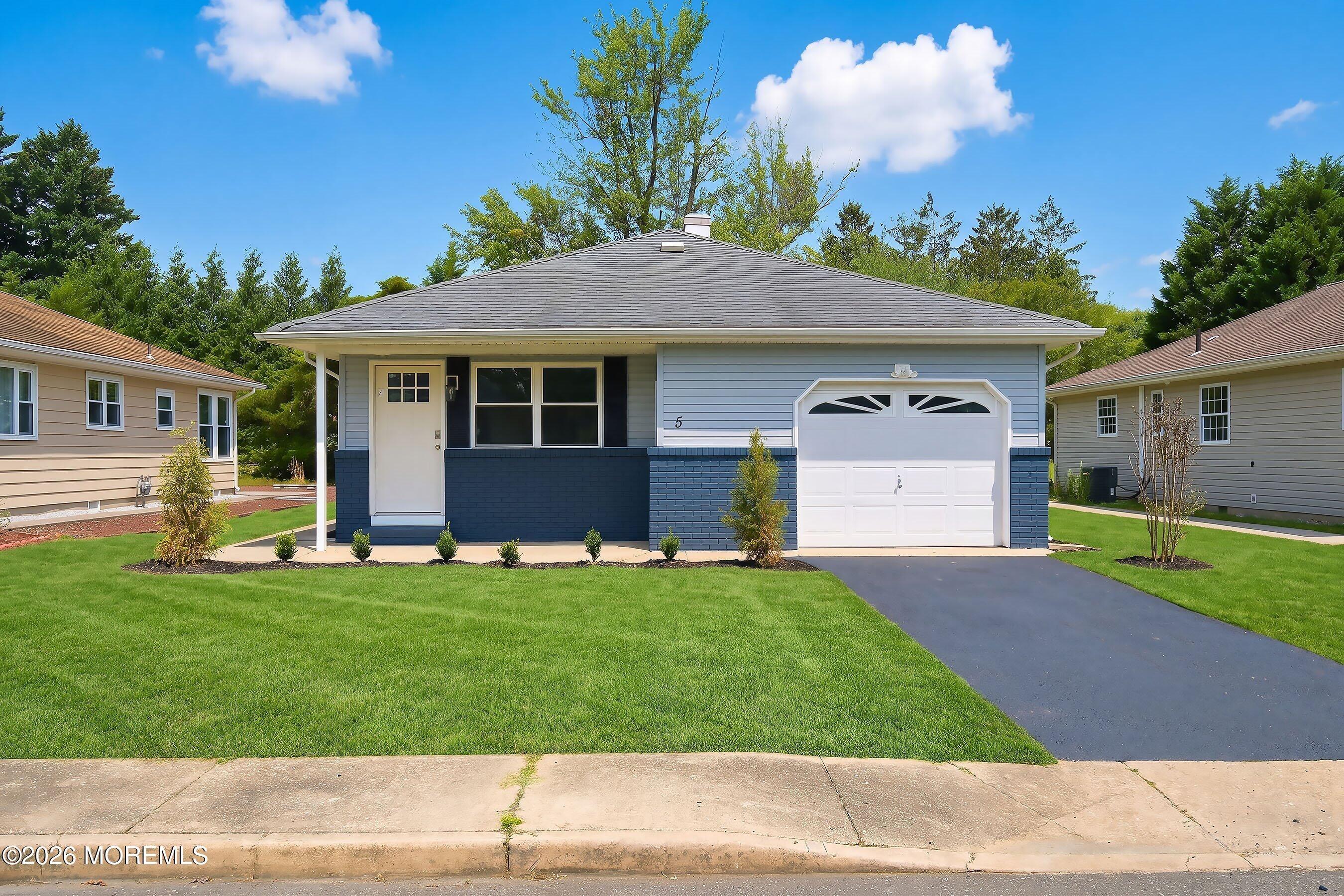 Le Lamentin Dr, Toms River, NJ 08757