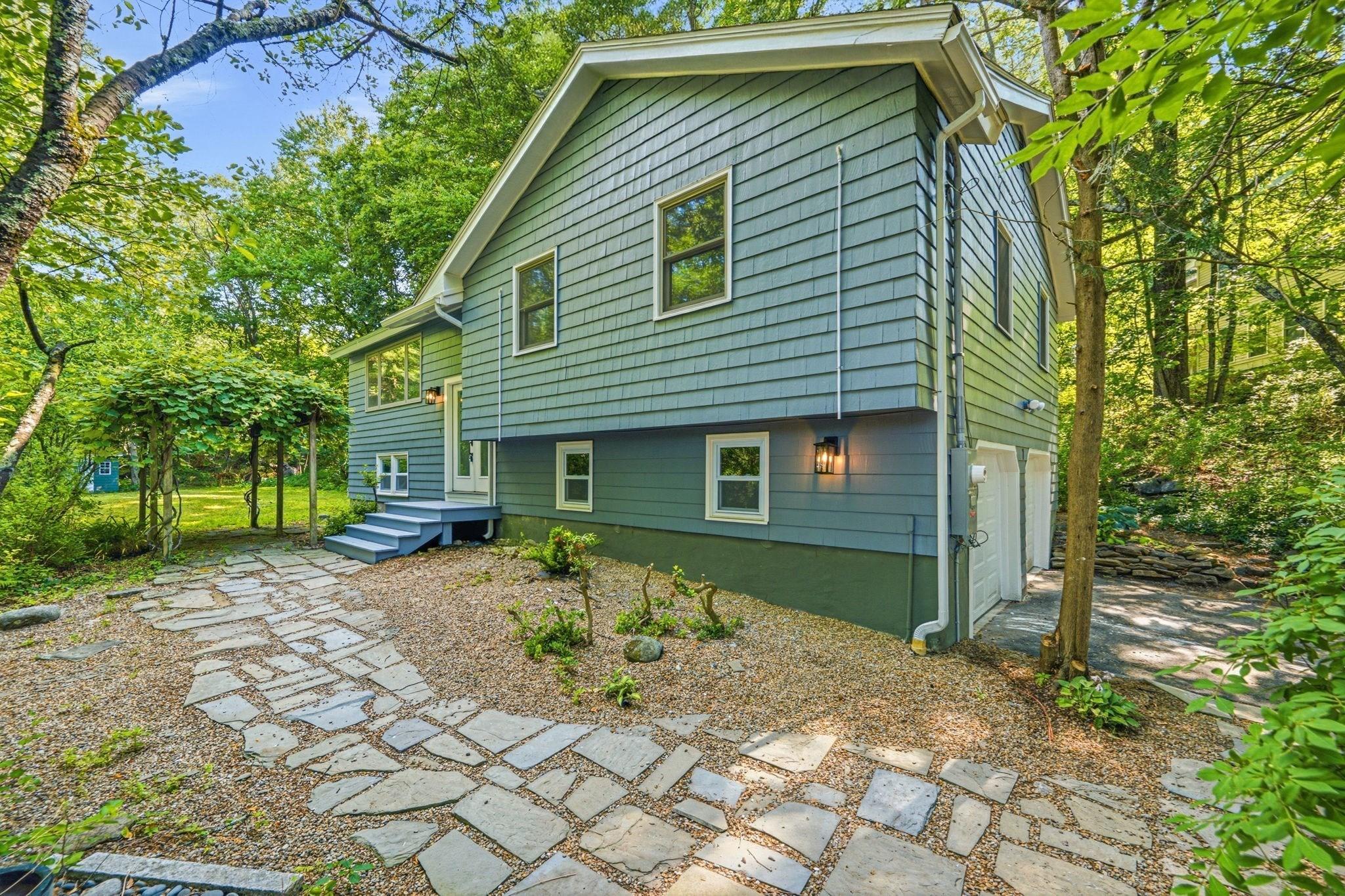 Hillcrest Dr, Acton, MA 01720