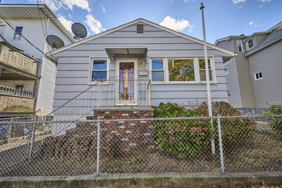 Henry St, Malden, MA 02148
