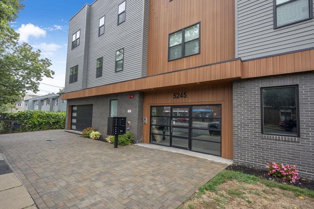 Washington St, West Roxbury, MA 02132