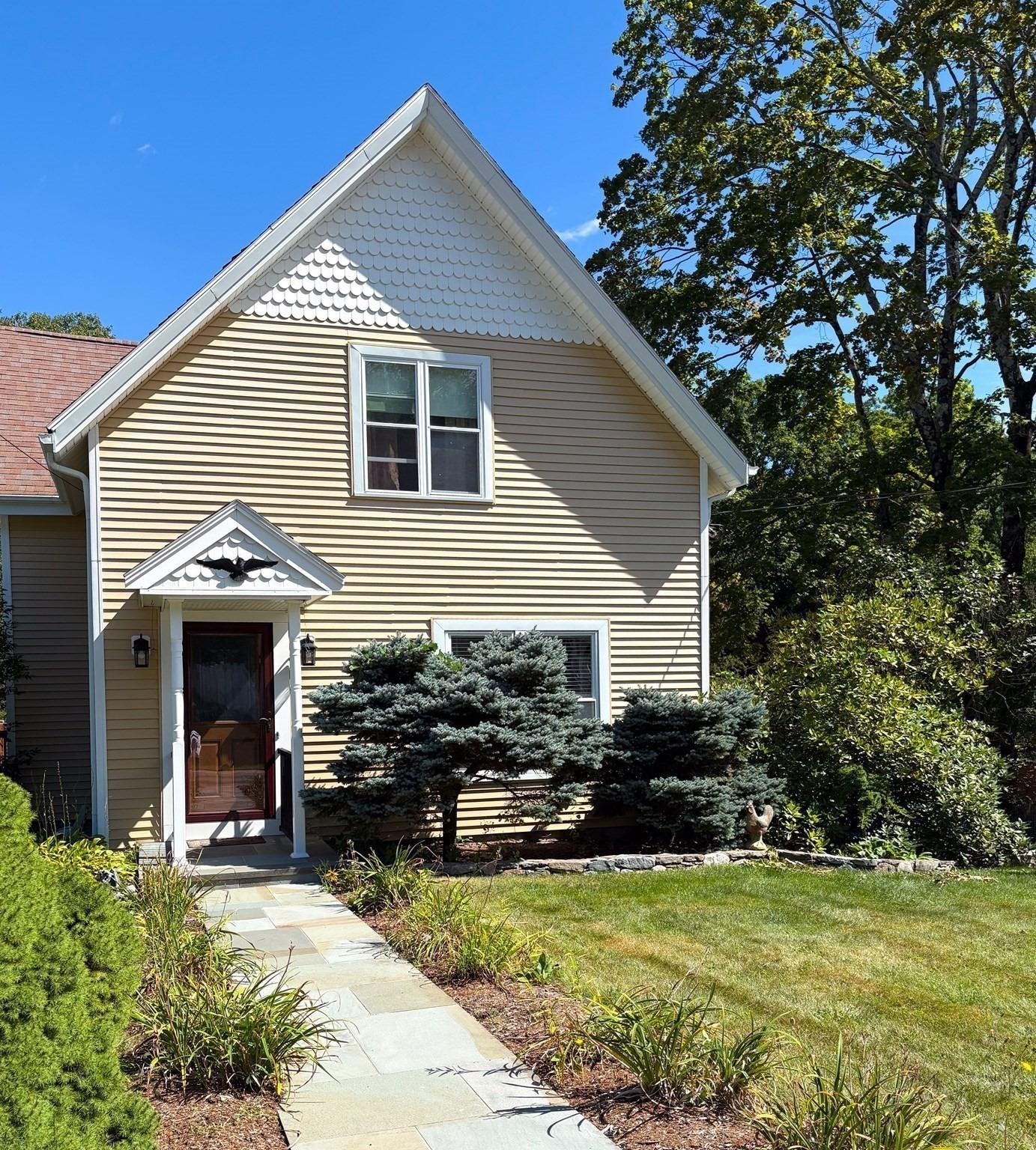 S Worcester St, Norton, MA 02766