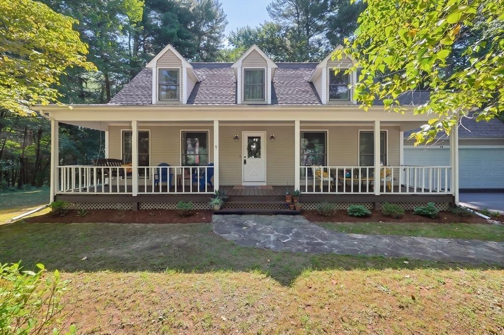 Spinning Wheel Dr, Uxbridge, MA 01569