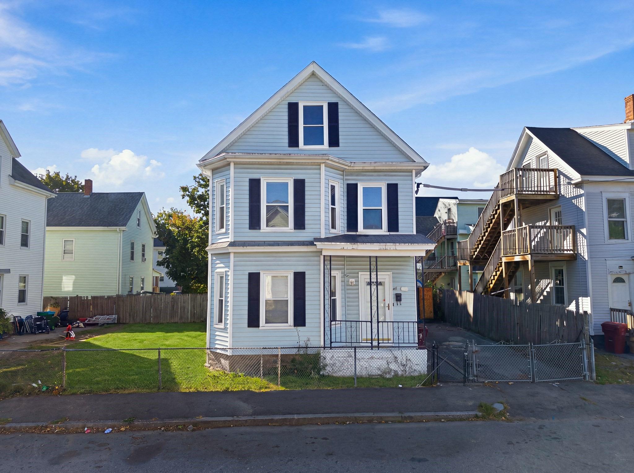 Read St, Lowell, MA 01850
