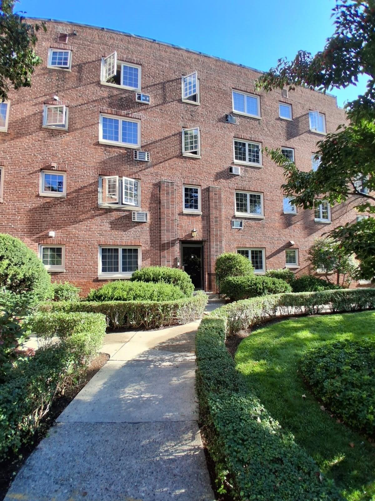 Saint Paul St, Brookline, MA 02446