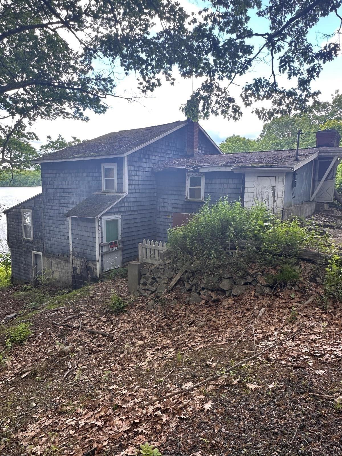 Lake Sargent Dr, Leicester, MA 01524