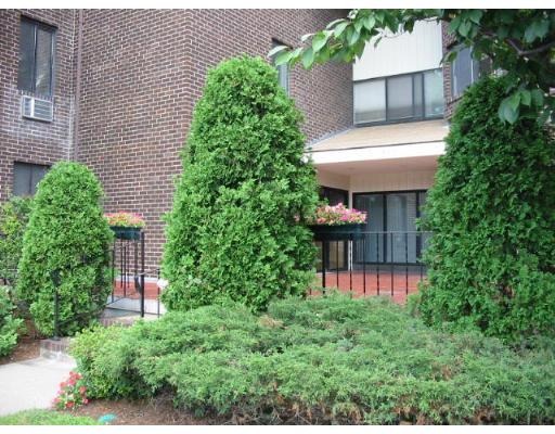Washington St, Newtonville, MA 02460