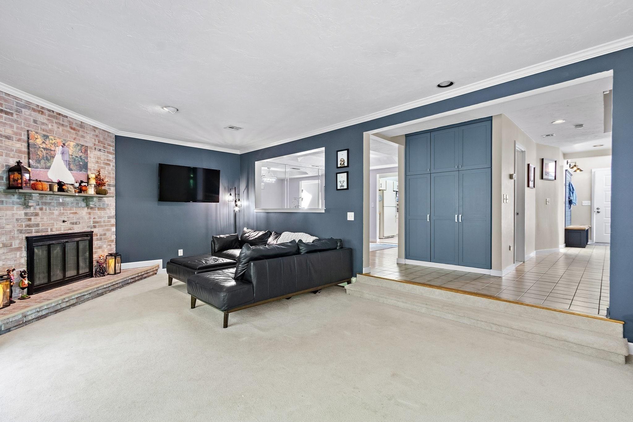 Magnolia Dr, Franklin, MA 02038