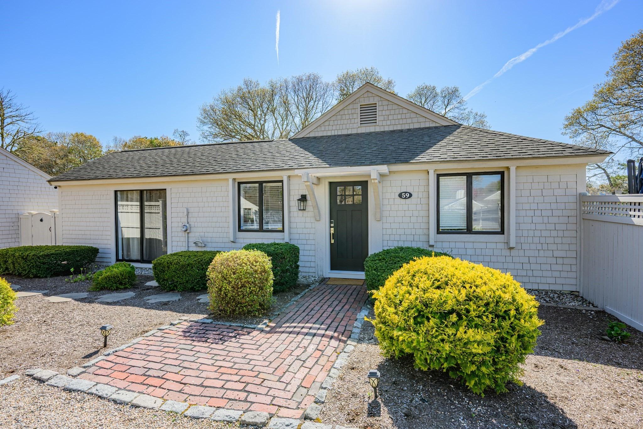 Mashie Cir, Mashpee, MA 02649
