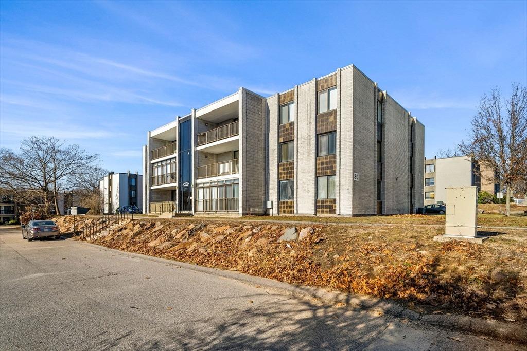 Skyline Dr, Braintree, MA 02184