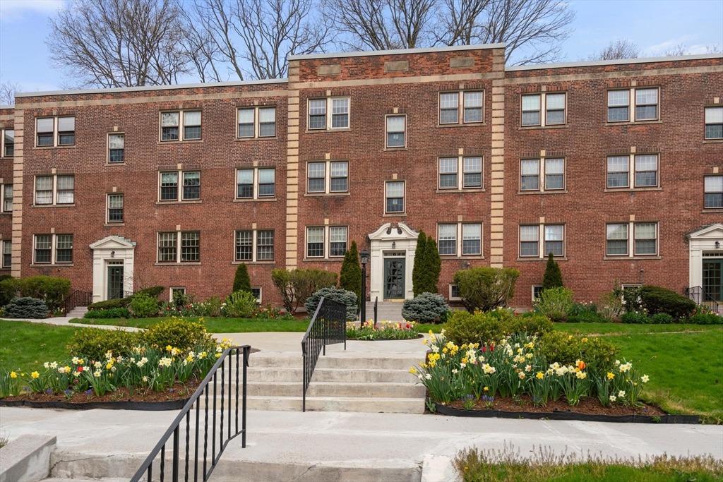 Beacon St, Brookline, MA 02446