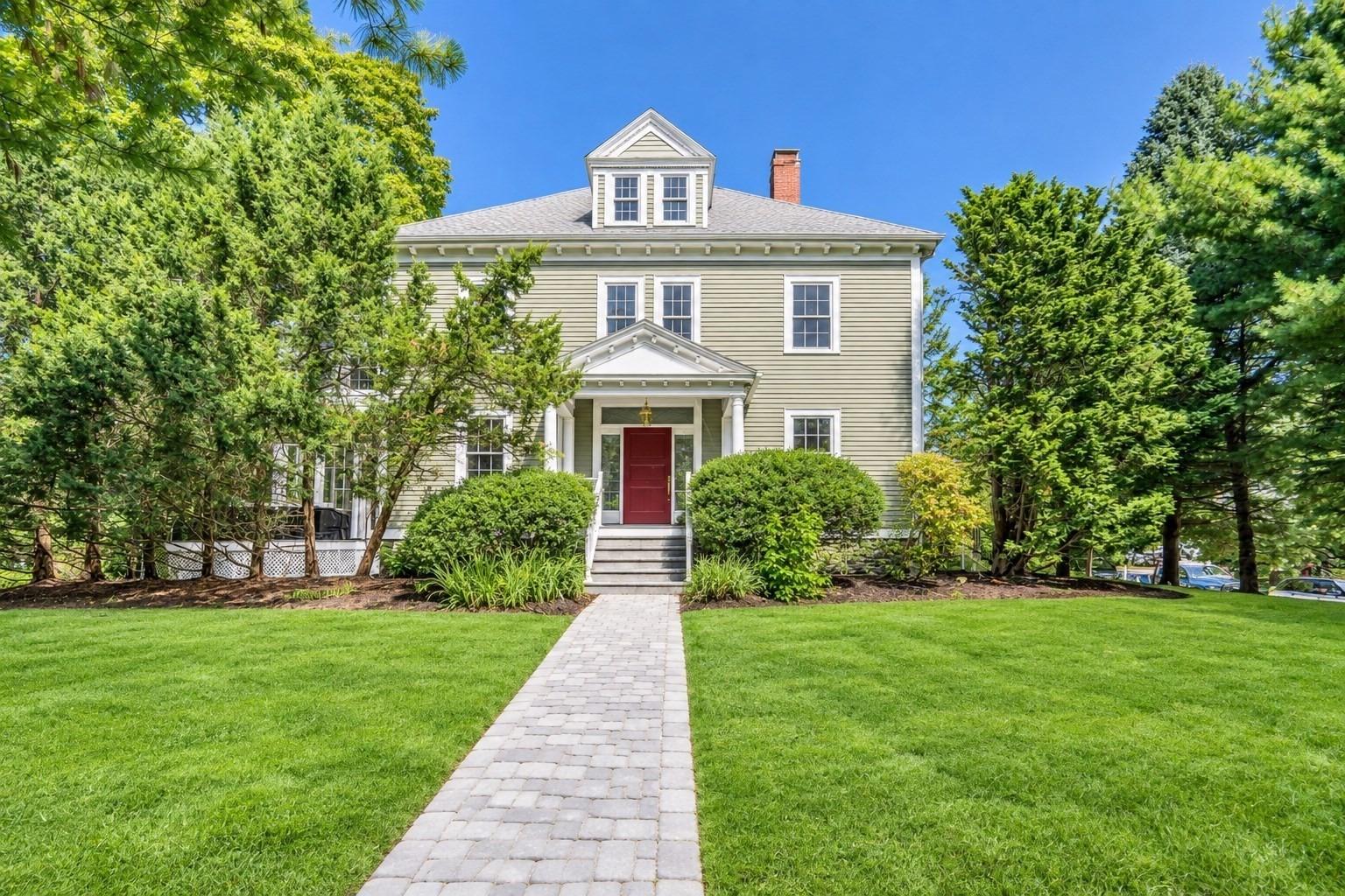 Commonwealth Ave, West Newton, MA 02465