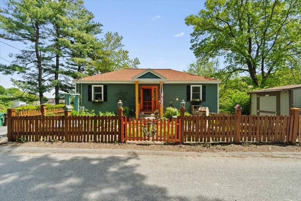 Grove St, Clinton, MA 01510