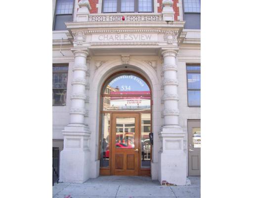 Commonwealth Ave, Boston, MA 02215