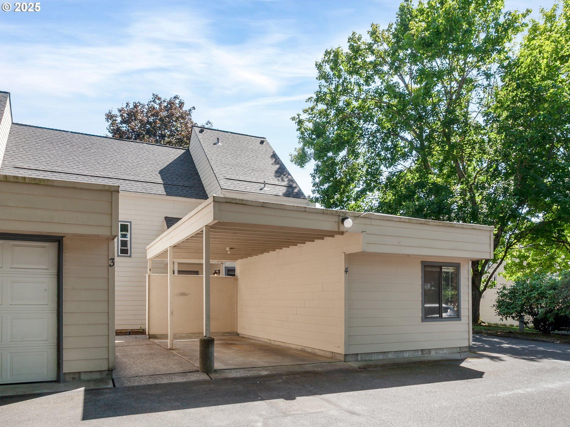 Ne Village Squire Ave, Gresham, OR 97030