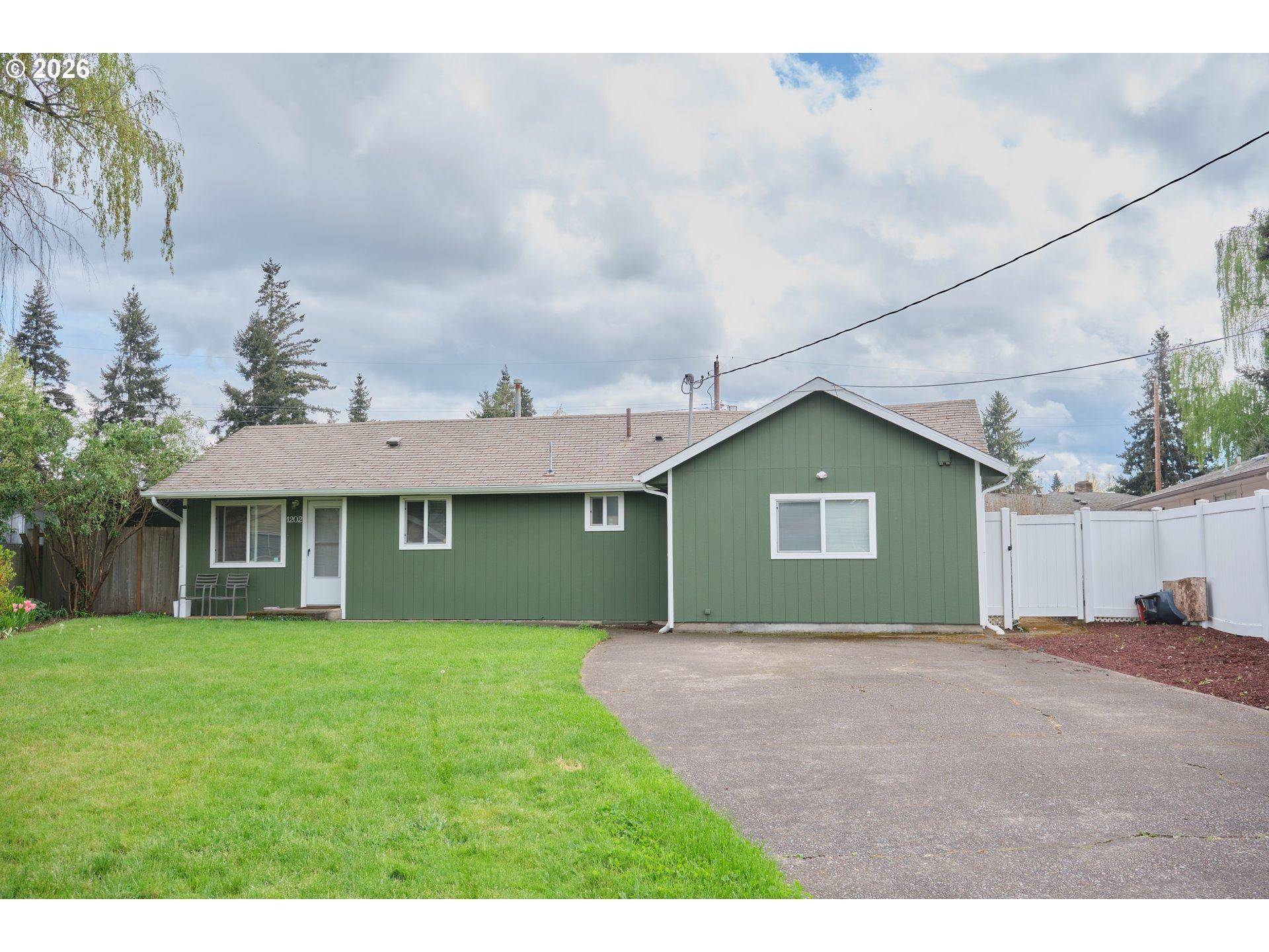 Leo St Ne, Keizer, OR 97303