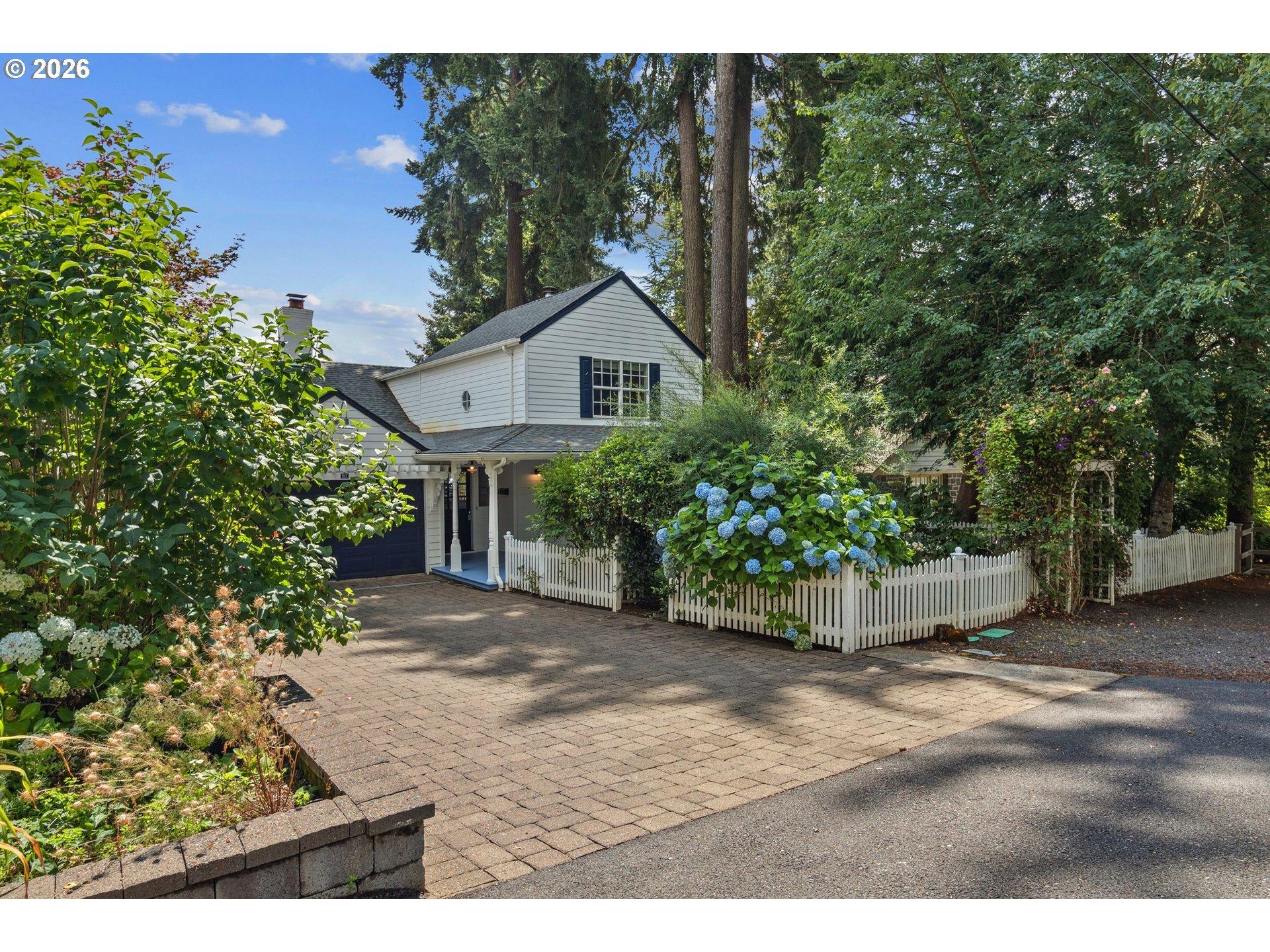 5th St, Lake Oswego, OR 97034