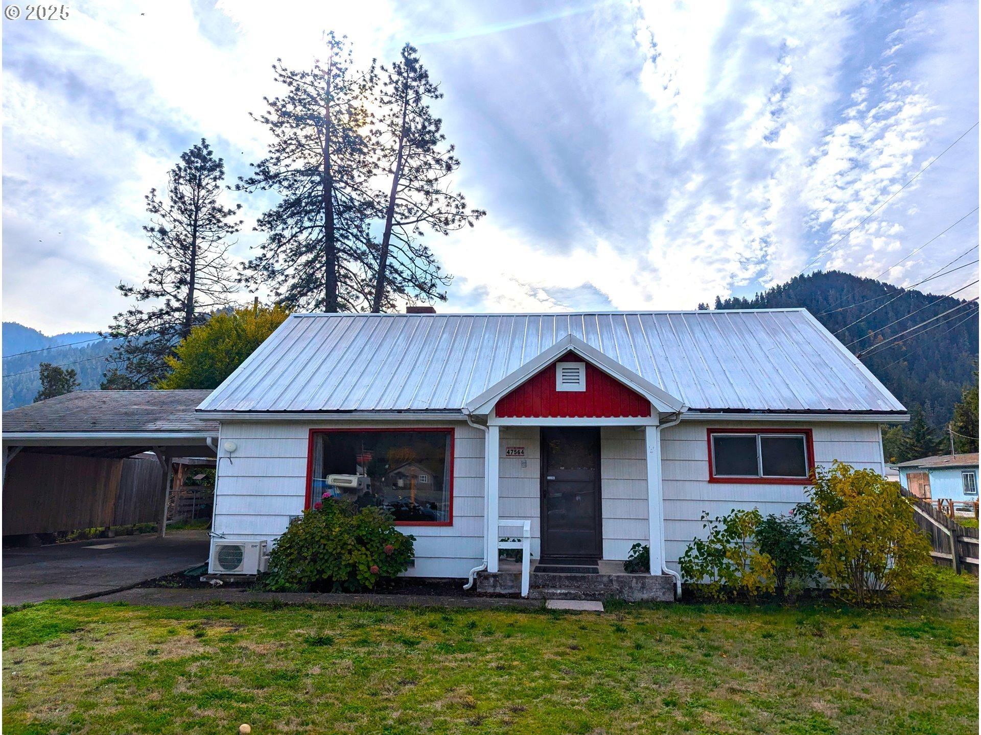 School St, Oakridge, OR 97463