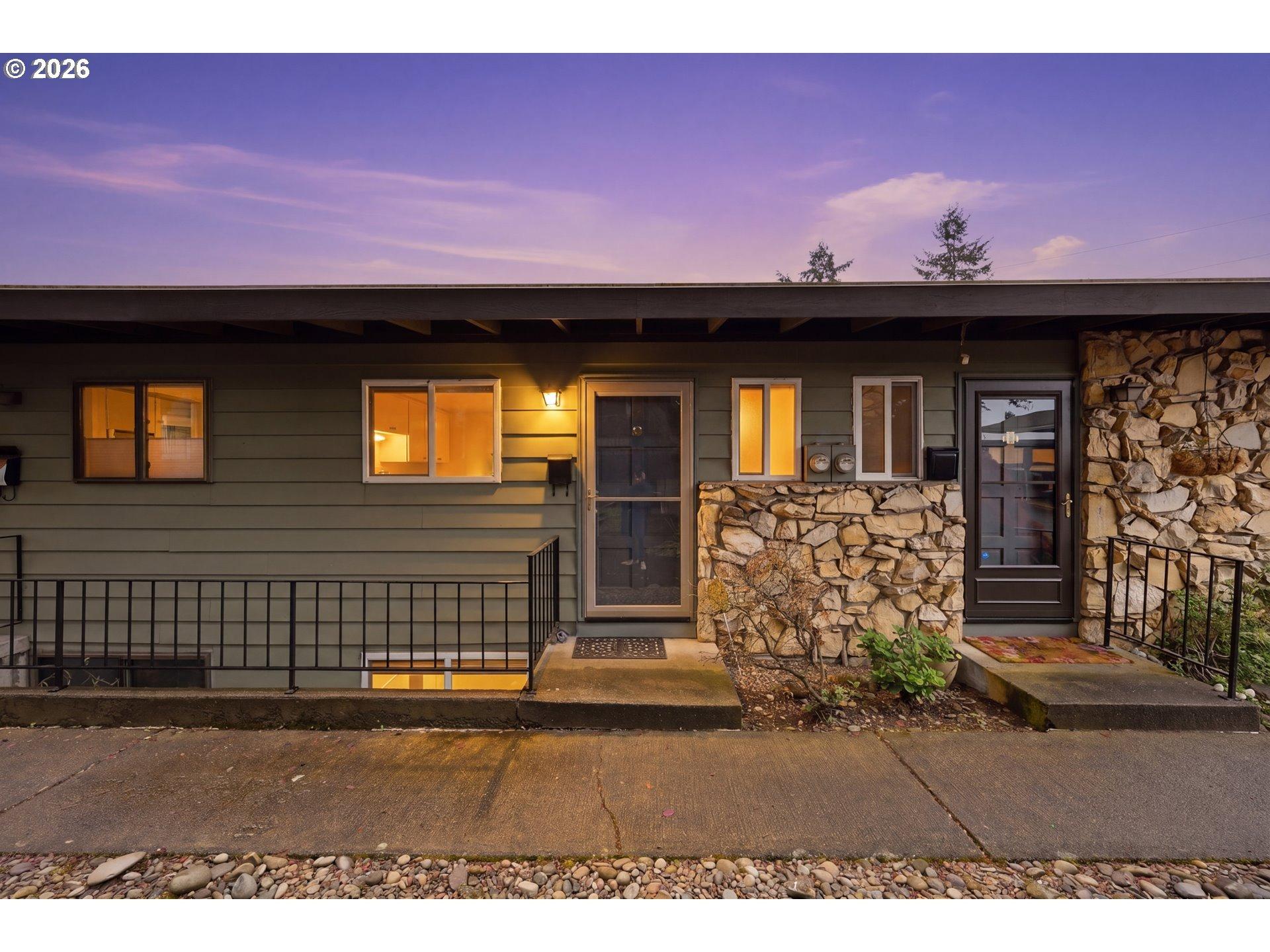 Se Lava Dr, Portland, OR 97222