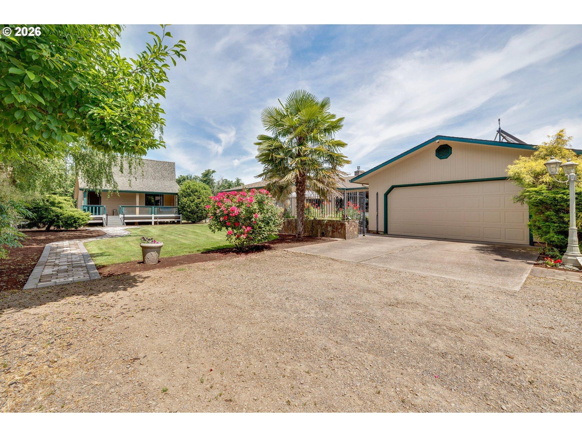 S Barlow Rd, Hubbard, OR 97032