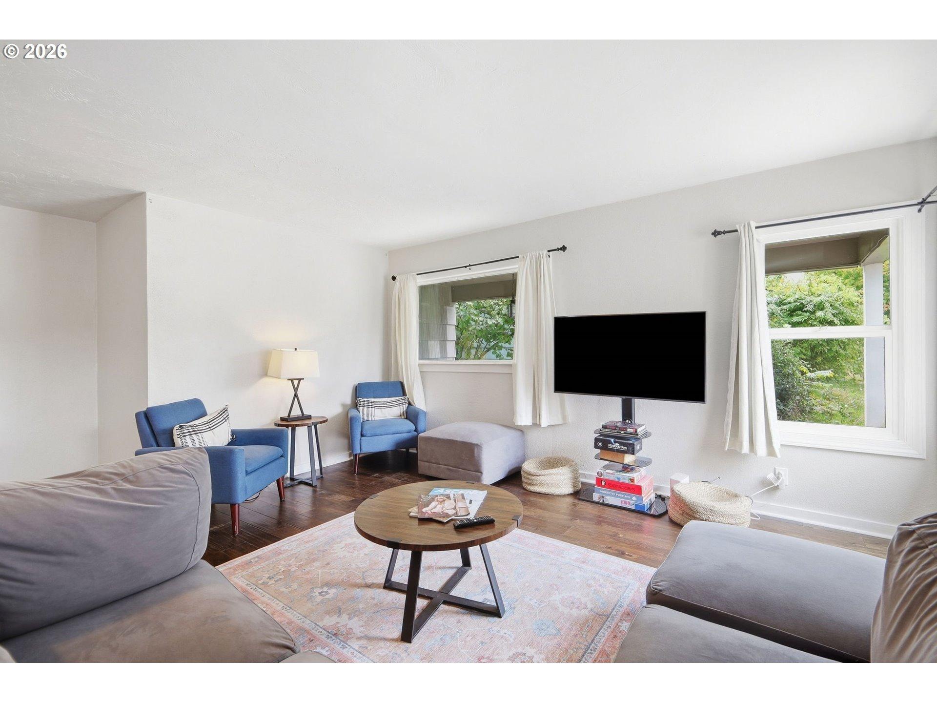 Alder St, Eugene, OR 97405