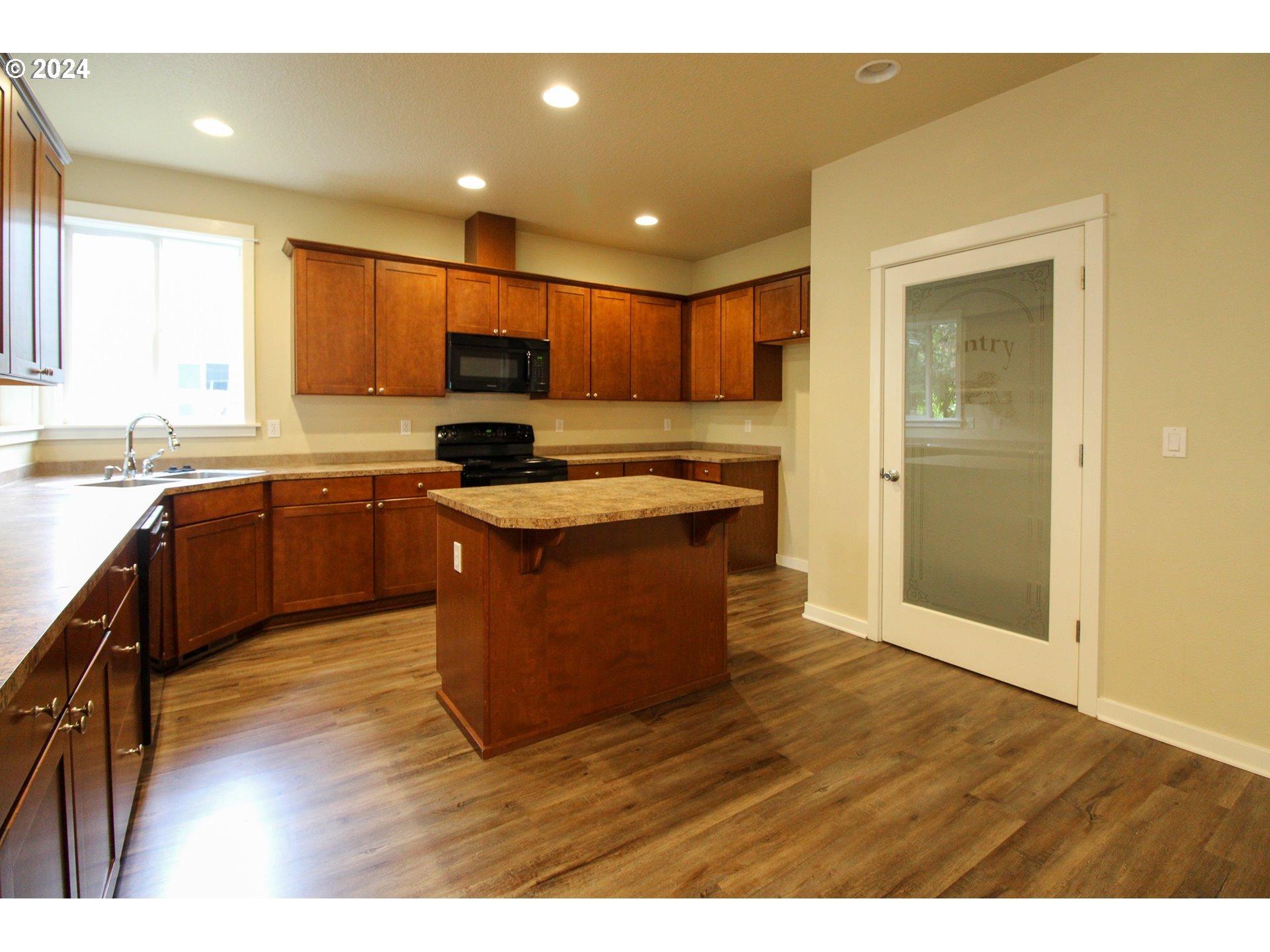 Maebelle Ln Ne, Salem, OR 97303