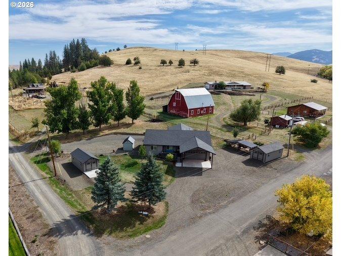 S Holmes St, Wallowa, OR 97885