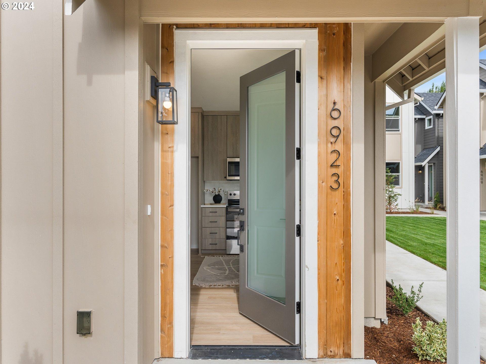 N Bank St, Portland, OR 97203