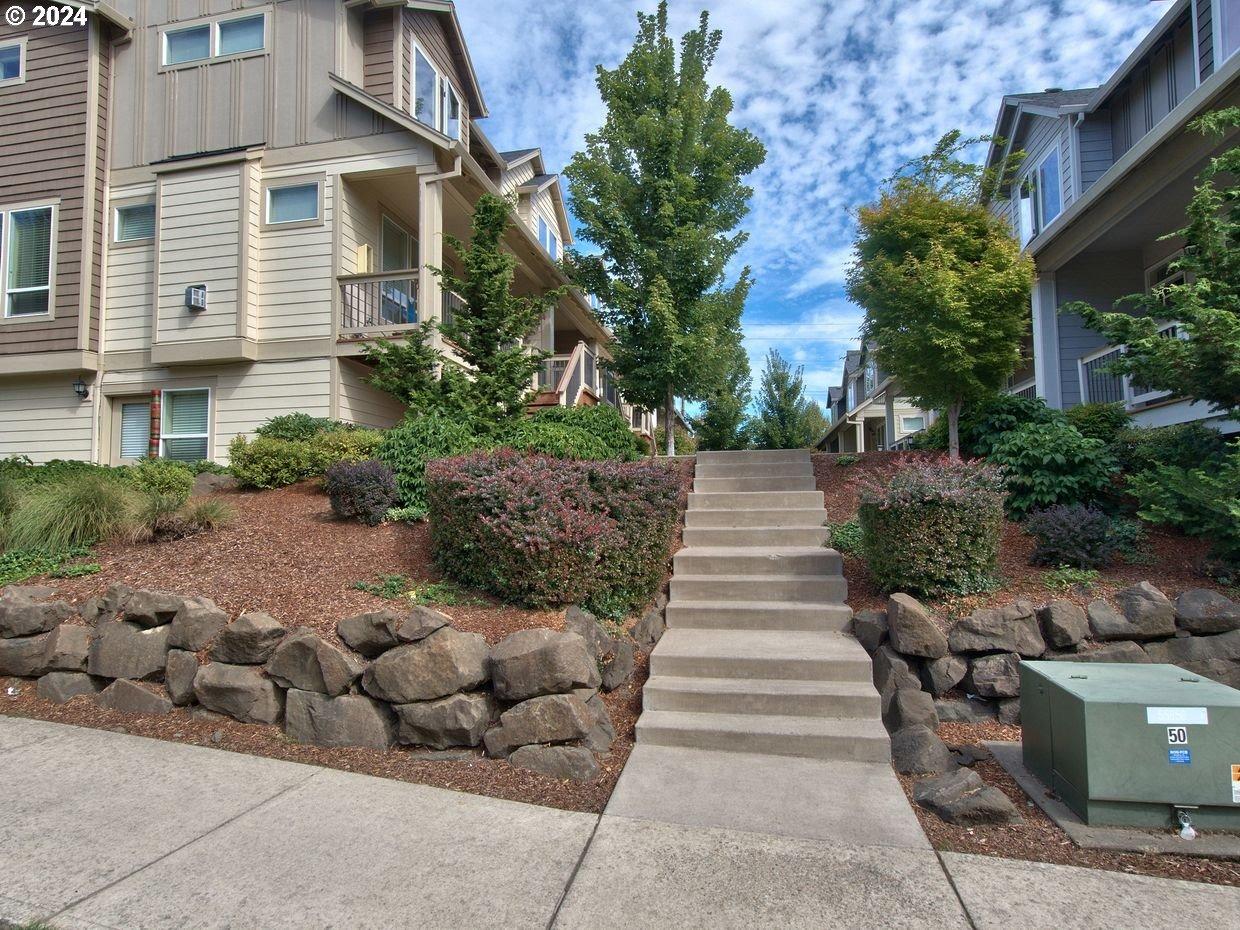 Ne Julie Ann Ln, Hillsboro, OR 97124