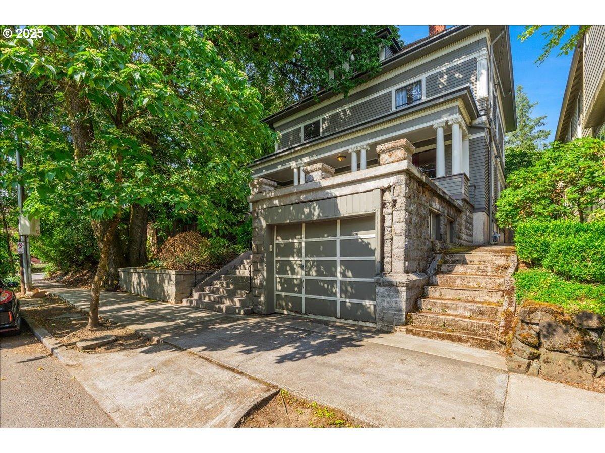 S Corbett Ave, Portland, OR 97239