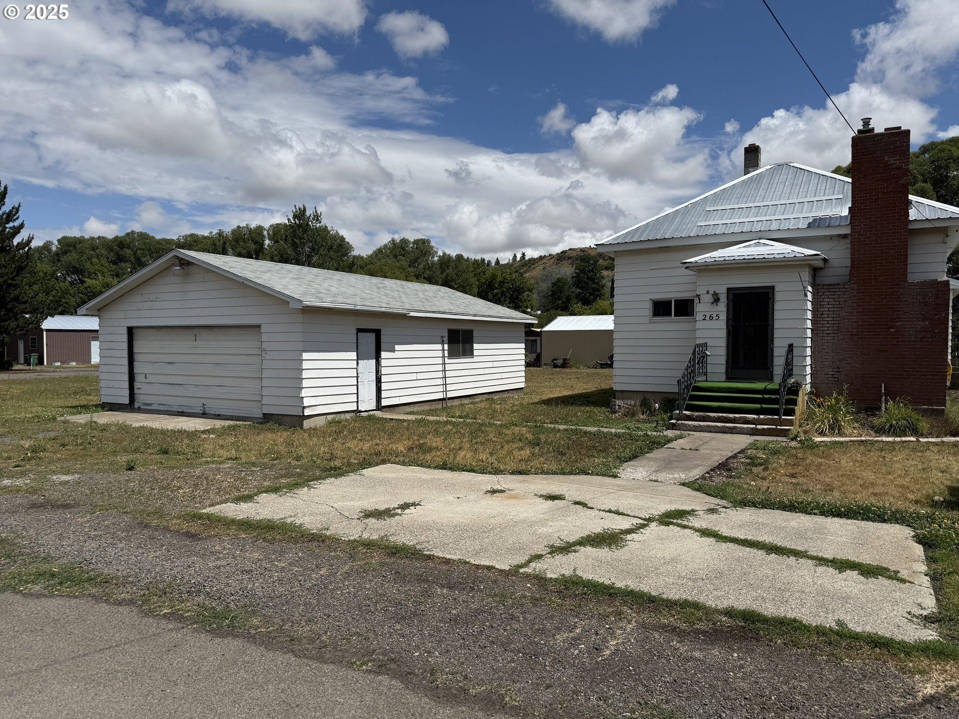 N 4th Ave, Elgin, OR 97827