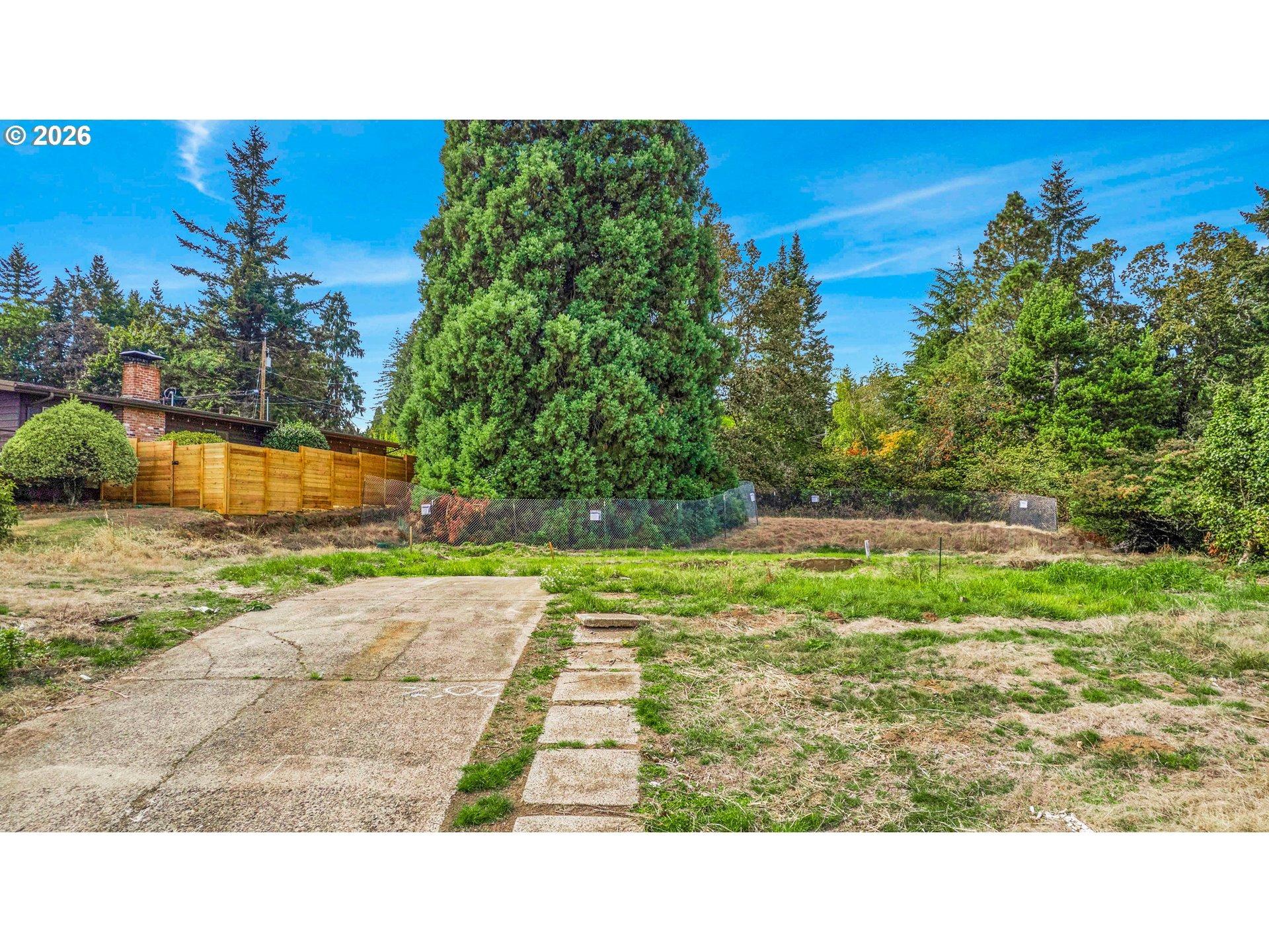 Hillcrest Dr, West Linn, OR 97068
