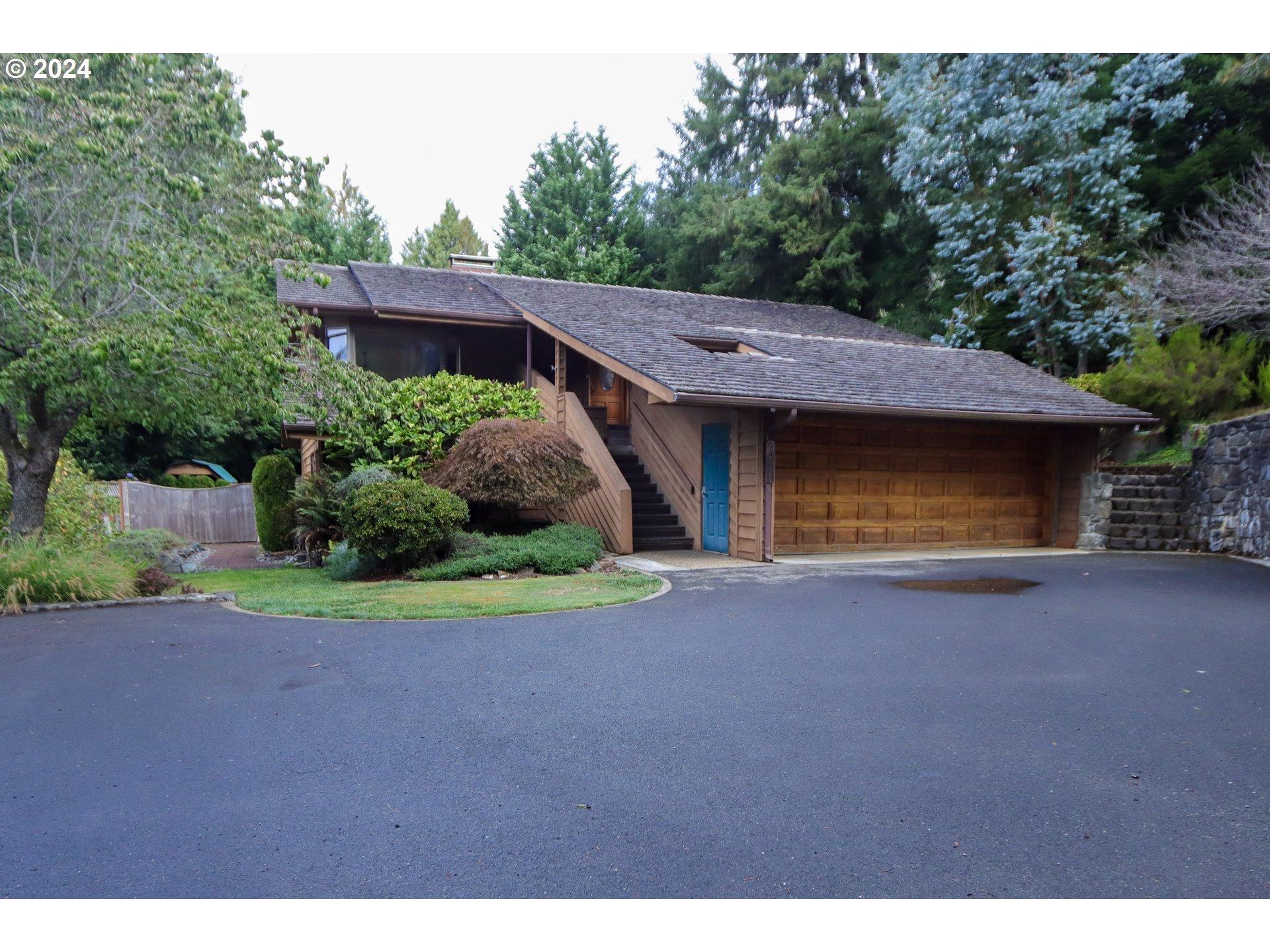 Shelley Ln, Coquille, OR 97423