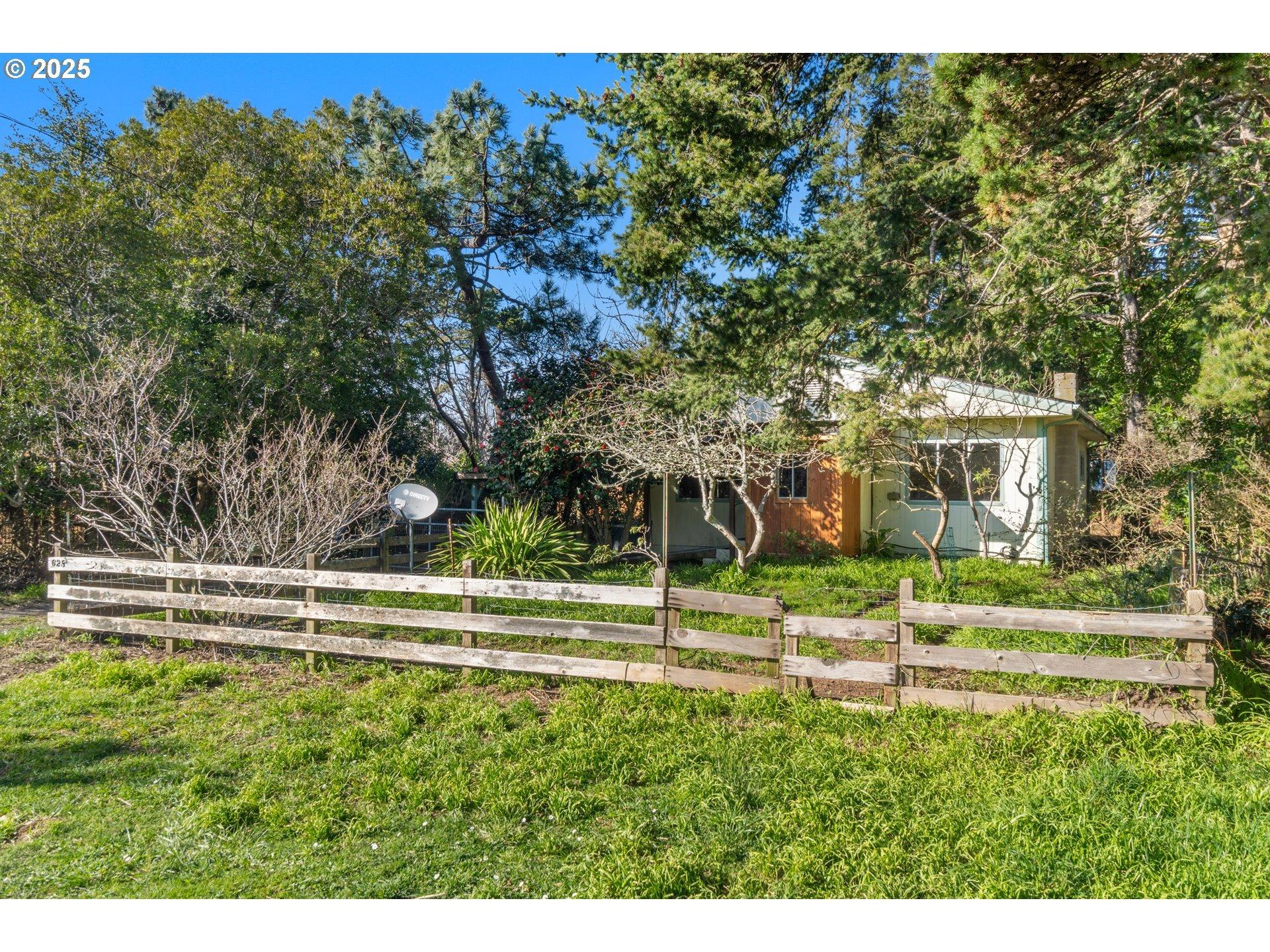 13th St, Port Orford, OR 97465